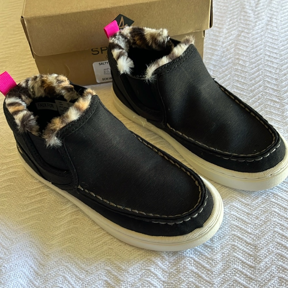 Girls Sperry mid shoe
